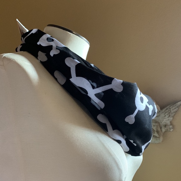 Skulls women’s skull scarf 🧣 Halloween accessories écharpe unisex nwt - Picture 6 of 16